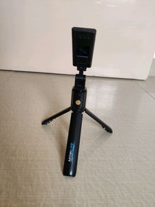 Bluetooth Extendable Selfie Stick with Wireless Re