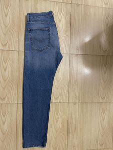 Levis Straight Fit Jeans