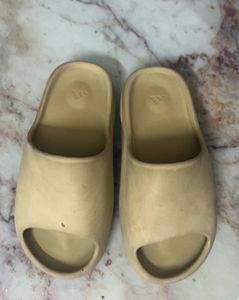 Yeezy Slides Resin