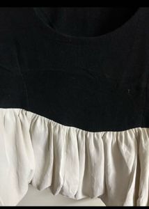 Chic Black &amp; Cream Top