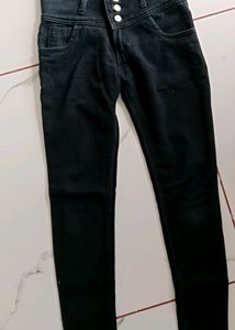 Dark Black High-waisted Jeans