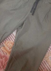 Solid Pure Cotton Regular Fit Pant For Women&#39;s