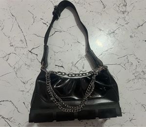 ♠️Black Chain Detail Shoulder Bag🕸️🕷️