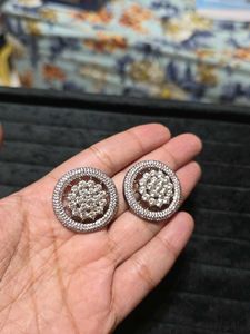 Round Studs