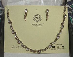 Brado Jewellery Necklace & Earring Set