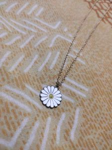 Cute White Daisy Pendant