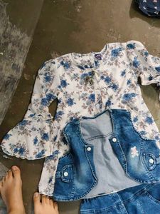 Cute Girl&#39;s White Top