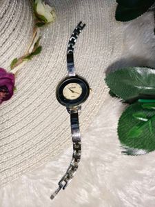 🎊🥳Buy One Get 1 Free🥳🎊Guess Vintage Watch