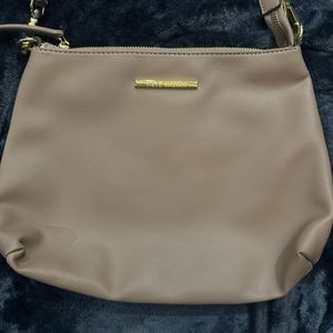 Steve Madden Sling bag