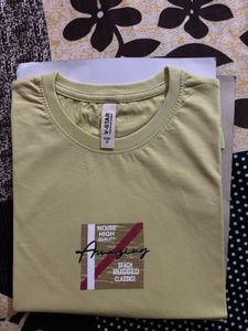 Round Neck T-shirt - Size M