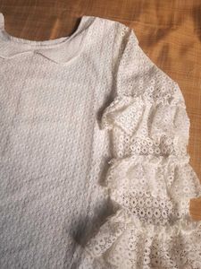 Pretty White Top 🤍
