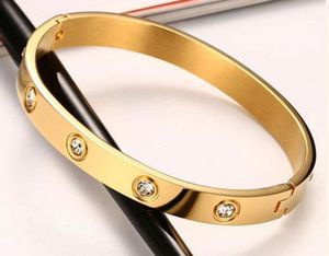 Gold - Plated Love AD Bracelet🎀
