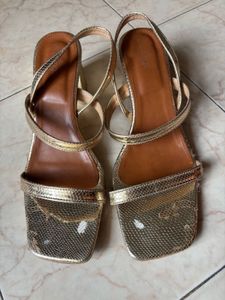 Stepping - Golden Heels Size UK 5