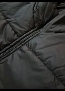 NEW BLACK HALF PUFFER JACKET GRABBB THISS DEALLL