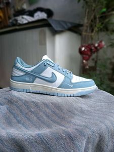 8 number sneaker best quality for men