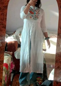 Trendy White Kurta With Slit For Women (30-32)