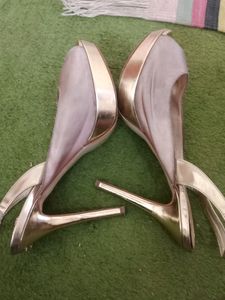 CHARLES &amp; KEITH High Heel(37)