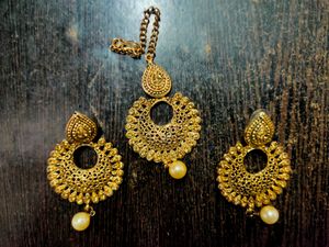 Earring with Mangtika
