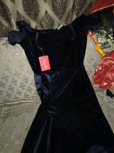 Elegant Navy Velvet Off-Shoulder Dress