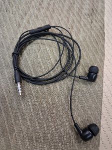 Used jbl go speaker with free earphones