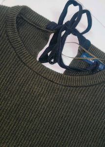 Pullover With Beautiful Knot