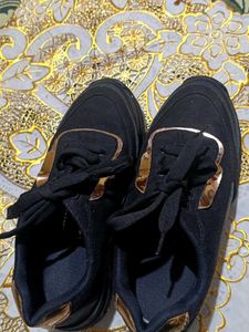 Black &amp; Gold Accent Sneakers 5 Uk.   Like New