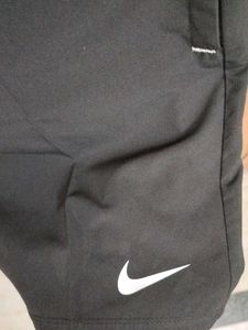 BLACK SPORTS SHORTS WITH POCKETS
