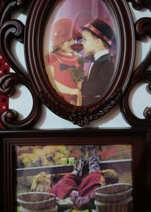 BEAUTIFUL RED PHOTO FRAME