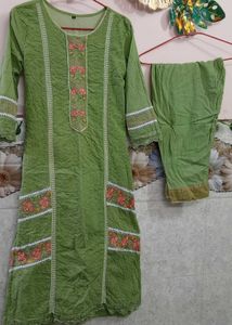 Pakistani Green Embroidered Kurta Set