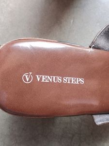 VENUS STEPS Block Heel (38)