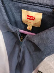 Levi&#39;s Polo T-Shirt medium size