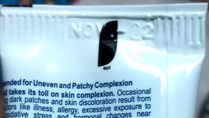 5 Pics Ozone Perfect Skin Tone face Wash