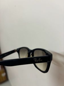 RAY-BAN Classic Black Sunglasses
