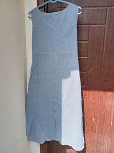 Blue And White Checked Sleevless Kurti