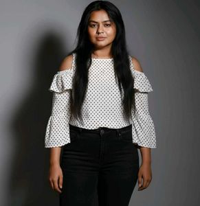 🛍️ Good Shoulder Cut Top & Black Jeans ⭐⭐⭐⭐⭐