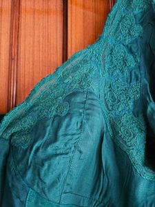 Cropped Ballon Sleeves Top