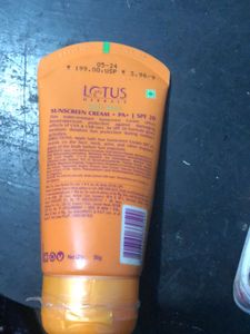 Lotus Herbals Safe Sun SPF 20