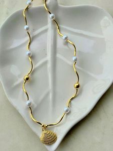 Bow Neck Piece