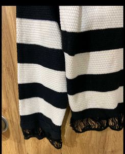 Striped Sweater black and White