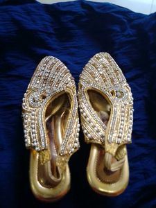 Embroidered Golden Khusa Shoes
