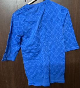 Body Hugging Yoga Tee At 150/-