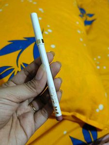 Myglamm Lot Matter Lipliner Pencil