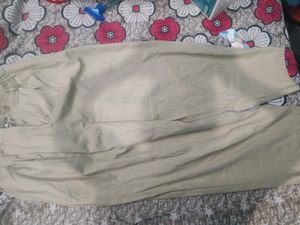 Beige pant dono sides ki picx back and front
