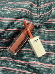 Blur. Lip gloss