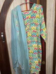 Pakistani Stylish Printed Kurta Set