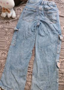 Girl&#39;s Light Wash Cargo Jeans