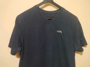 Men&#39;s V-Neck T-Shirt