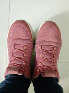 Skechers Size 5 Slip On Sneakers