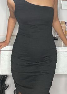 One shoulder body hugging dress