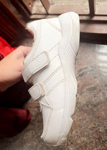 APPALON WHITE SHOES 👟